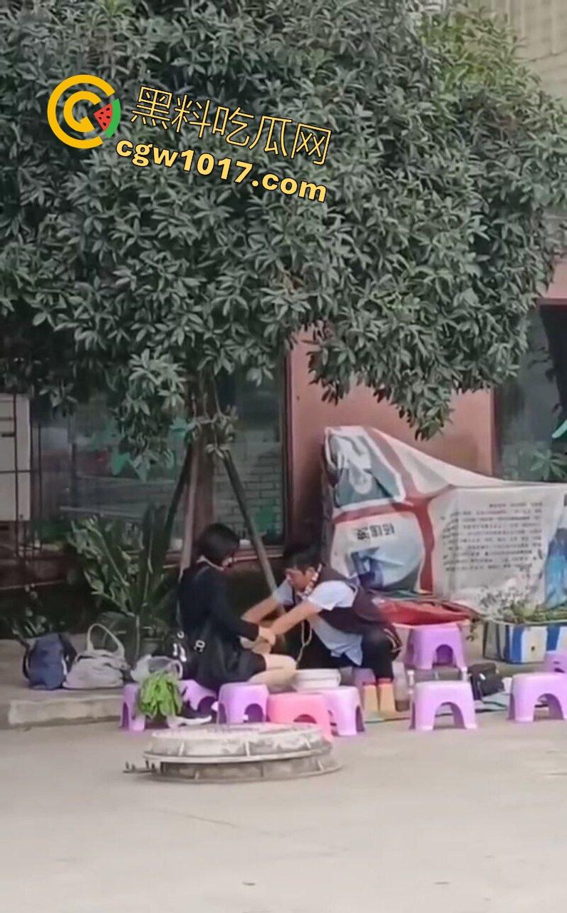 公园摆摊算命，算命大师哄骗极品小仙女，揉胸抠穴就能断知福祸，趁机揩油过足手瘾，我现在学算命来得及吗？-6