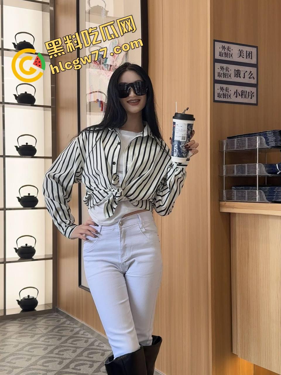 南湖师范小萝莉大开杀戒，粉嫩小穴被操到流浆，精液顺着腿根滑下双马尾一甩就让人忍不住冲上去狂干！-6