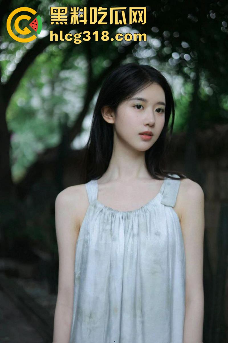 清纯女神竟是反差骚逼！长江师范校花【杨欣欣】，邀请群友观看特斯拉车震直播，无套内射给操哭了 ！-4